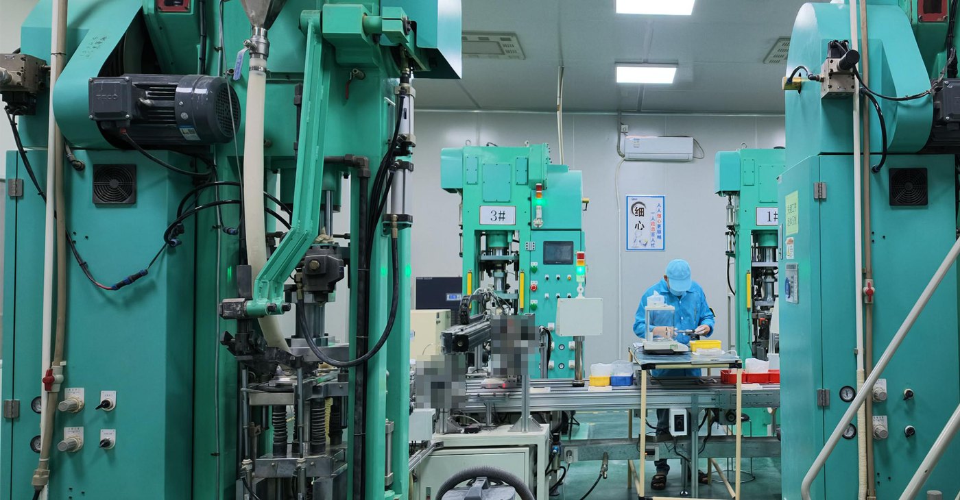 多维成型产线：CIP 冷等静压 / 精密自动模压 / CIM 注射成型